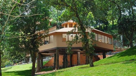 Top 12 Ooty 5 Star Hotels & Luxury Resorts (Price, Location & Reviews)