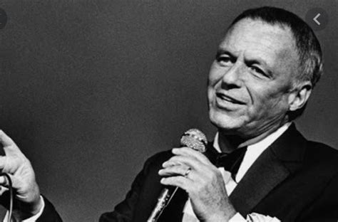 Frank Sinatra sings New York, New York – New York Theater