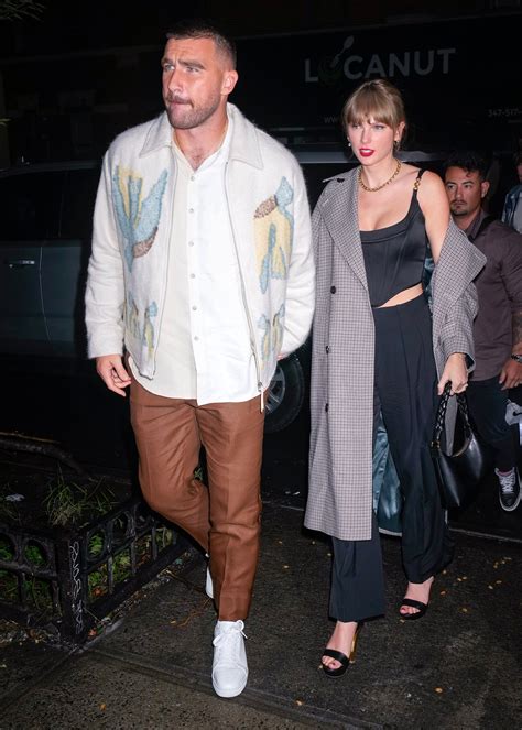 Taylor Swift and Travis Kelce Hold Hands After Surprise ‘SNL’ Cameos ...