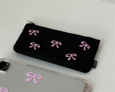 【再入荷】MAZZZZY ribbon pattern ペンケース | ONE ONE select