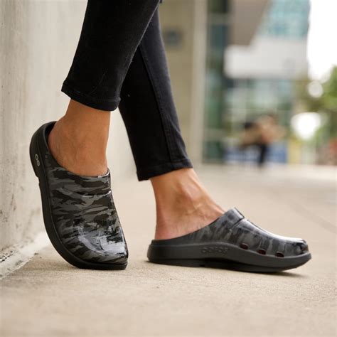 Buy OOFOS OOcloog - Women’s Lightweight Recovery Footwear - Reduces ...