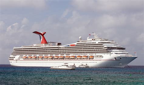 File:Cruise Ship Carnival Legend docked in Roatán, Honduras - December ...