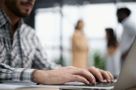 Business People On Right Side of Picture On Computer 的图像结果