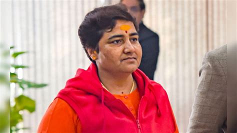 मीडिया पर भड़कीं प्रज्ञा ठाकुर, कहा-टीआरपी के लिए मेरे बयानों को तोड़ ...