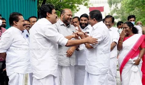 പോരുന്നോ കൂടെ... വെള്ളൂർ കെ.പി.പി.എൽ പ്രവർത്തനോദ്ഘാടന ചടങ്ങിനെത്തിയ ...