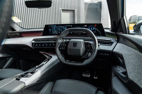 2025 Peugeot 3008 Hybrid review - Tautoer.com