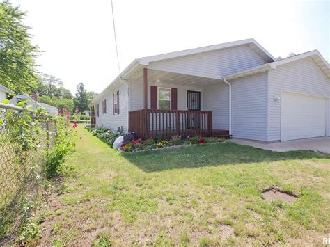 218 Meyers St S, Pekin, IL 61554 | Zillow