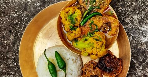 Susmita Mitra দ্বারা ফুলকপি আর ধনেপাতা দিয়ে রুই মাছের পাতলা ঝোল ...