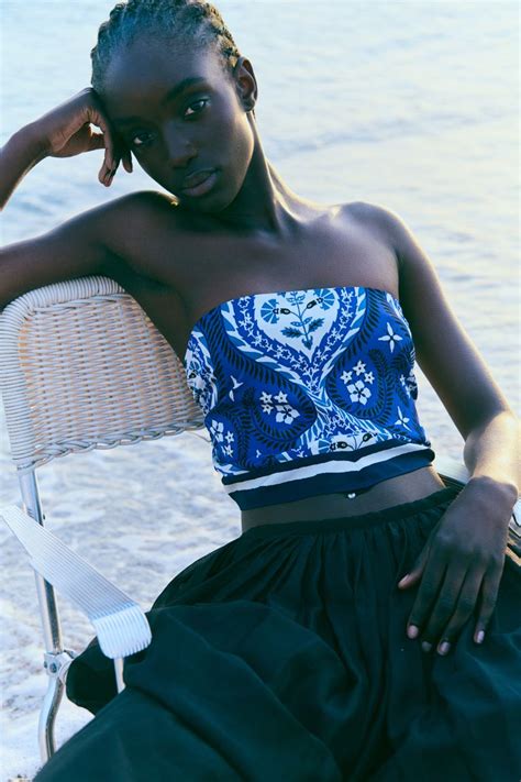 Cropped bandeau top - Bright blue/Patterned - Ladies | H&M IN