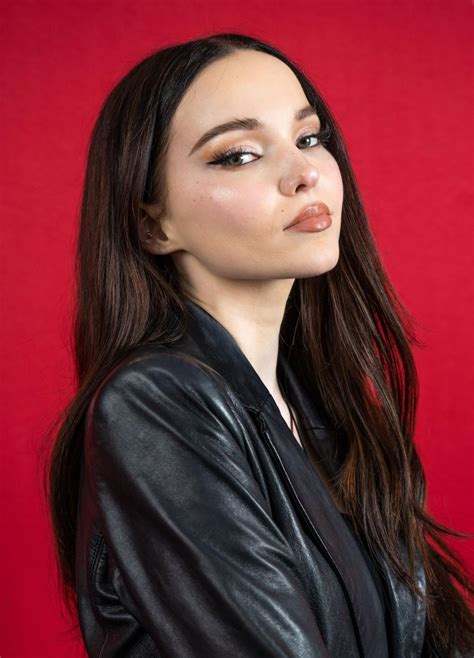 WHOLE BODY (EN ESPAÑOL) - Dove Cameron - LETRAS.COM