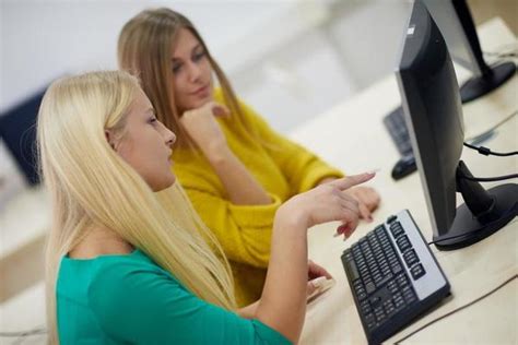 Computer Training Class 的图像结果