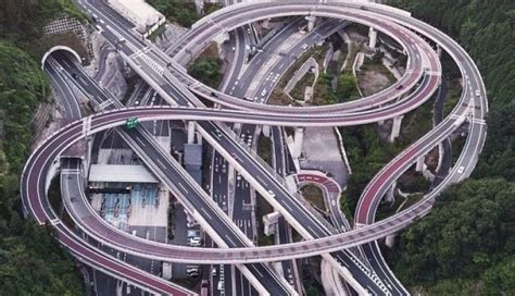 5 Countries That Have The Best Road Connectivity - lifeberrys.com