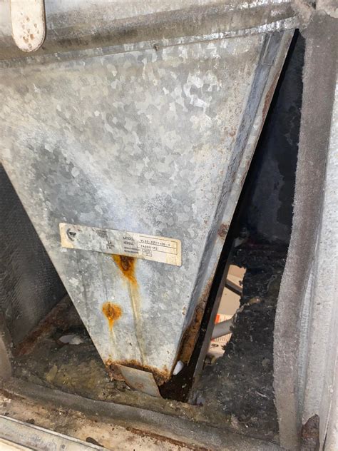 Apartment ac unit broke, water everywhere : r/hvacadvice