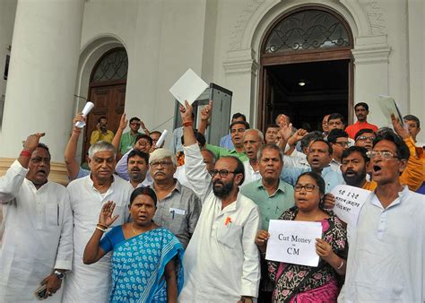 Cut money protests: TMC member’s house burnt, cop injured after mob ...