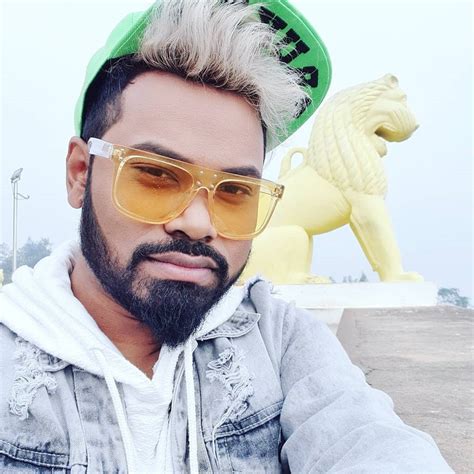 Brand new music-travel show featuring Bollywood Singer Thomson Andrews ...