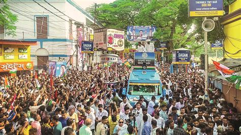 Irfan campaigns for Yusuf Pathan in Berhampore