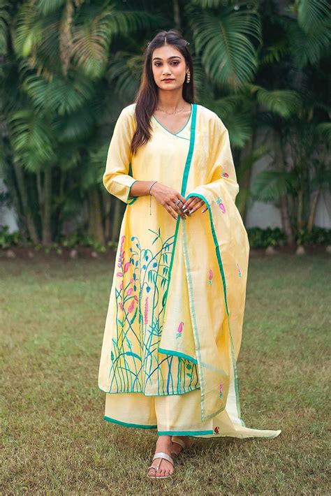 Yellow kurta set for women – The Indian Couture