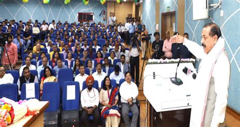 Union Hon'ble Minister Dr Jitendra Singh Flags Off "Recycling on Wheels ...