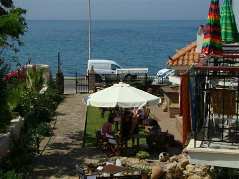 NIKI STUDIOS SEAFRONT (Petra) - Specialty Inn Reviews, Photos, Rate ...