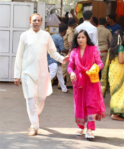 Birthday Boy Kartik Aaryan Dons A ‘Sanskari’ Look As He Visits ...