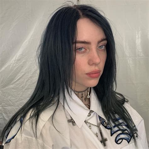 Billie Eilish Height: How Tall in Feet and Centimeters
