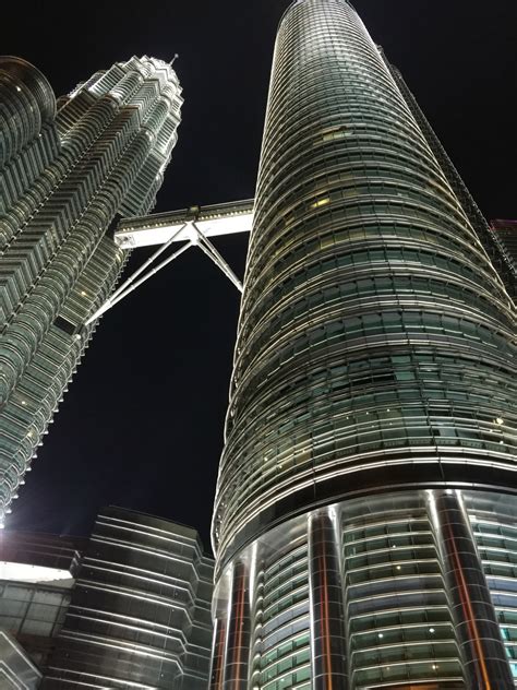 吉隆坡双子塔，世界最高的双塔楼和空中走廊