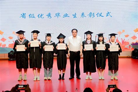 怀念·青春·感恩·远航—郑州经开区实验中学举行九年级毕业典礼