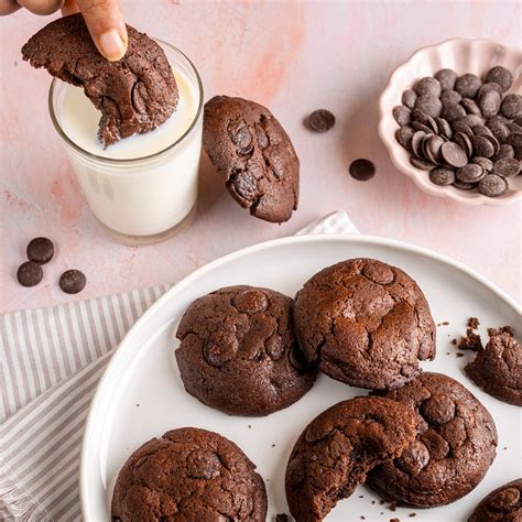 Order Eggless Double Choco Chip Cookies Online @ Best Prices in India ...