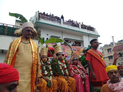 नाटी इमली का भरत मिलाप : काशी में उमड़ा आस्‍था का सागर, जय श्री राम का ...