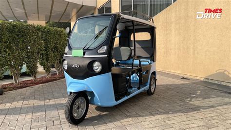 Bajaj Riki P4005 Passenger, Riki C4005 Cargo E-Rickshaws Launched in ...