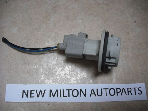 SOLD A GENUINE SUZUKI ALTO 2009-2014 HEADLIGHT / HEADLAMP INDICATOR FLASHER BULB HOLDER
