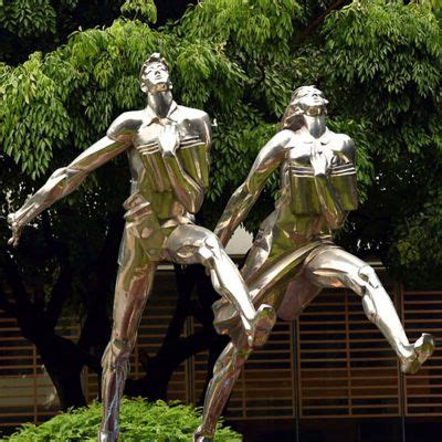 不锈钢跑步竞走雕塑 不锈钢体育雕塑-宏通雕塑