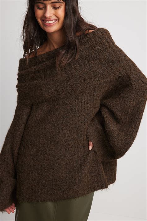 Oversized Off Shoulder Knitted Sweater Brown | NA-KD