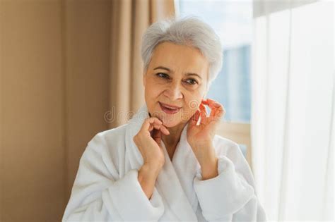 Rezultat imagine pentru Senior Step Routine