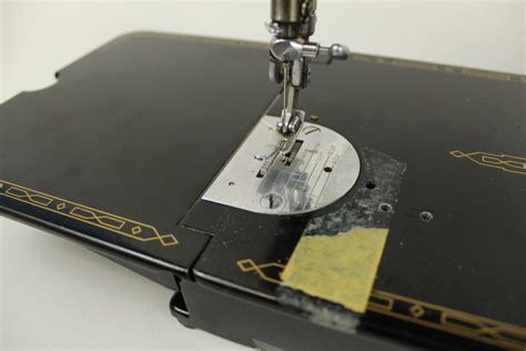 How to Thread a Singer 301A Singer Sewing Machine 的图像结果