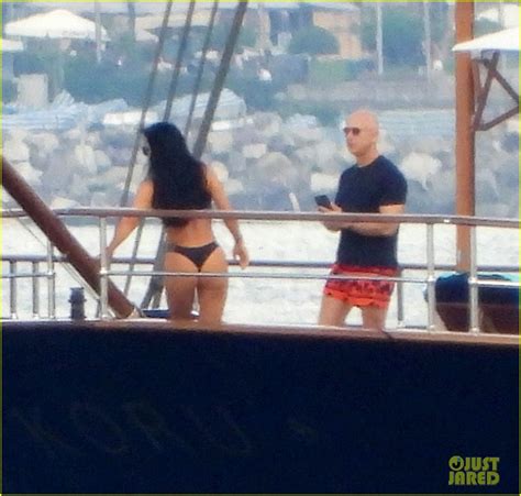 Jeff Bezos Spotted Playing Photographer for Lauren Sanchez on His $500 ...