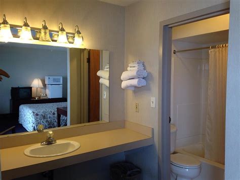 RATH INN (Missouri Valley) - Hotel Reviews & Photos - Tripadvisor