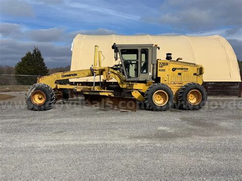 CHAMPION SERIES V 720A ROAD GRADER | GovDeals
