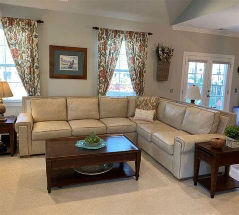 Traditional Leather Sectionals 的图像结果