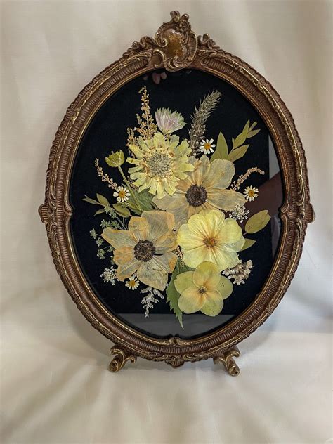 Custom Pressed Flower Arrangement | Vintage Style Oval Frame | Pressed ...