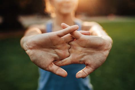 Is It Dangerous To Crack Your Knuckles? | Banner Health