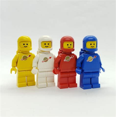 Lot of 4 Lego Red White Blue Yellow Spaceman Minifigure Classic Space ...