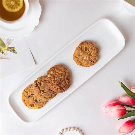Monsoon Table Setting Idea For Outdoor Tea Party | Nestasia
