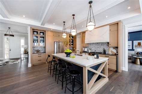 13 Practical and Easy Farmhouse Crown Molding & Trim Ideas | The ...