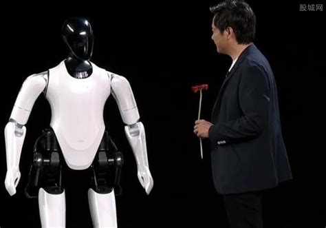 雷军展示全尺寸人形仿生机器人 成本六七十万一台 - 初夏网