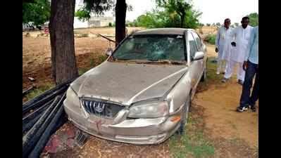 Twins lock themselves inside derelict car, suffocate to death | Gurgaon ...