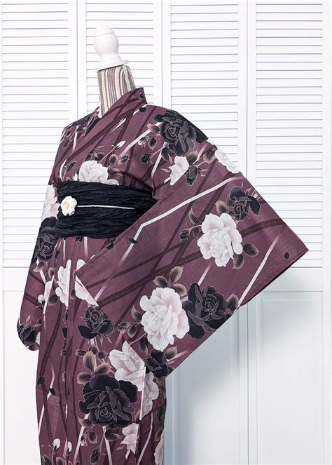 Japanese Traditional Yukata Kimono - Roses in Faded Dark Purple ...