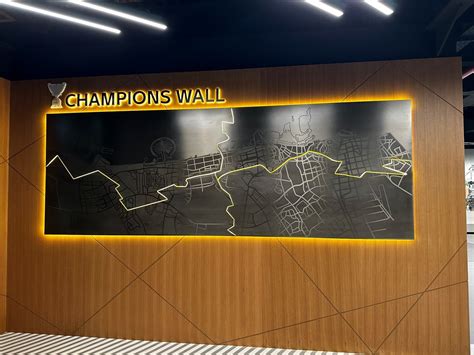 Building Wall Frame Signage 的图像结果