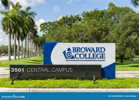 Entrance Sign To the Campus of Broward College Editorial Stock Image ...