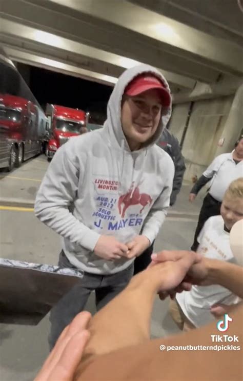 Zach Bryan repping John Mayer merch at his concert : r/JohnMayer